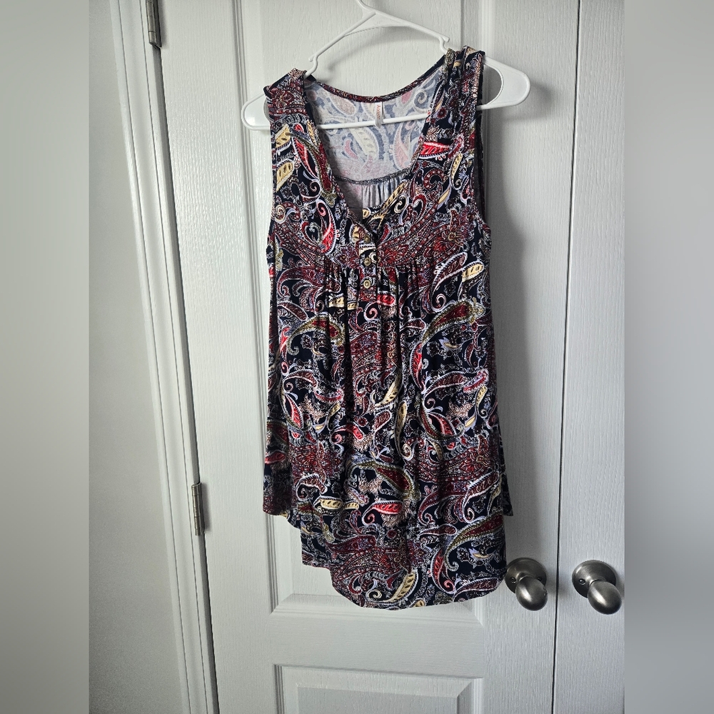 Aodemo Size Large Paisley Sleeveless Top - Multicolor